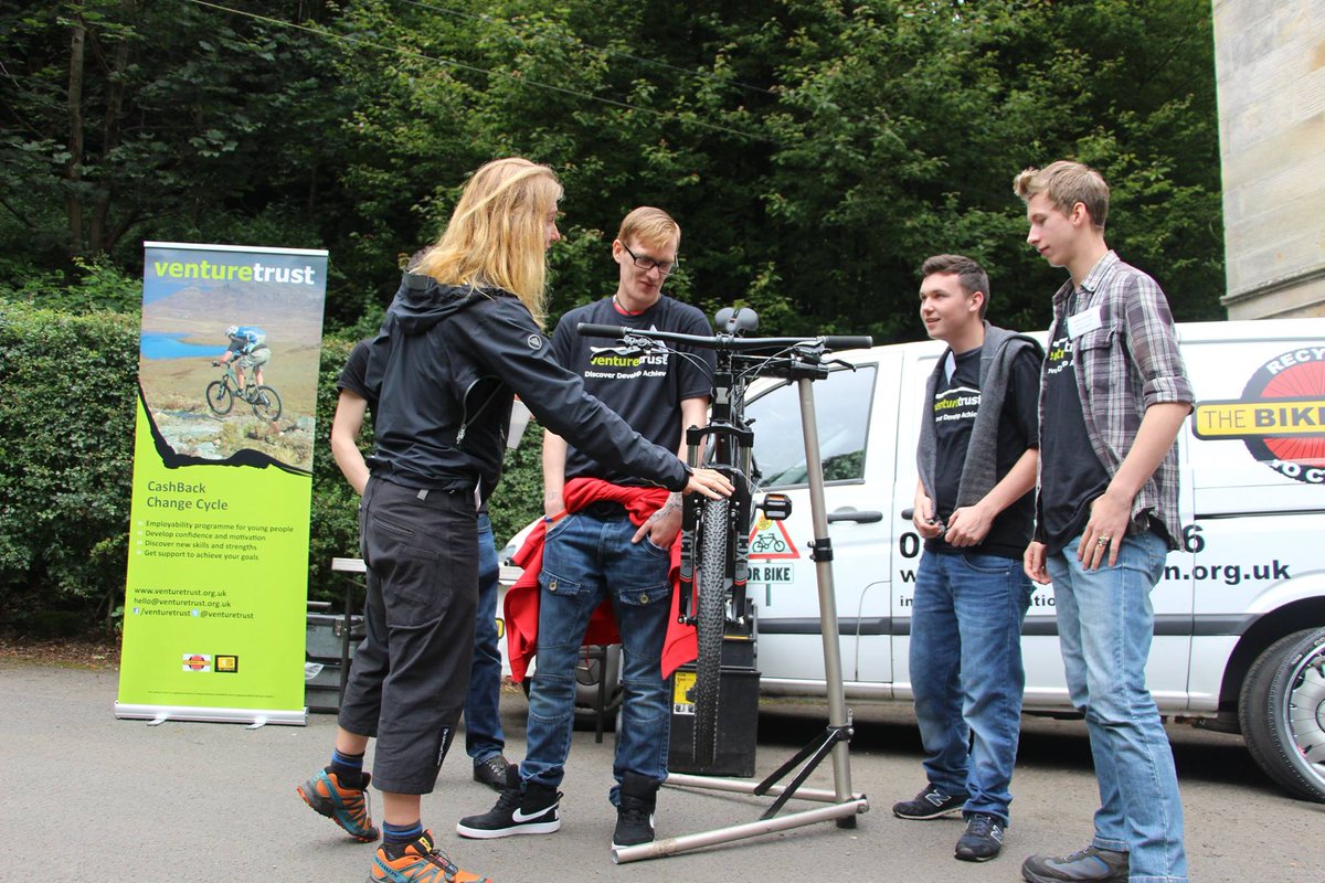 venturetrust's tweet image. The awesome @leecraigie_ 🚵‍♀️ from @adventuresynd has been a fantastic supporter of our Change Cycle employability programme for vulnerable young people. Along with @CashBackScot - @TheBikeStation - @BikeforGoodGlaW - @CyclingScotland