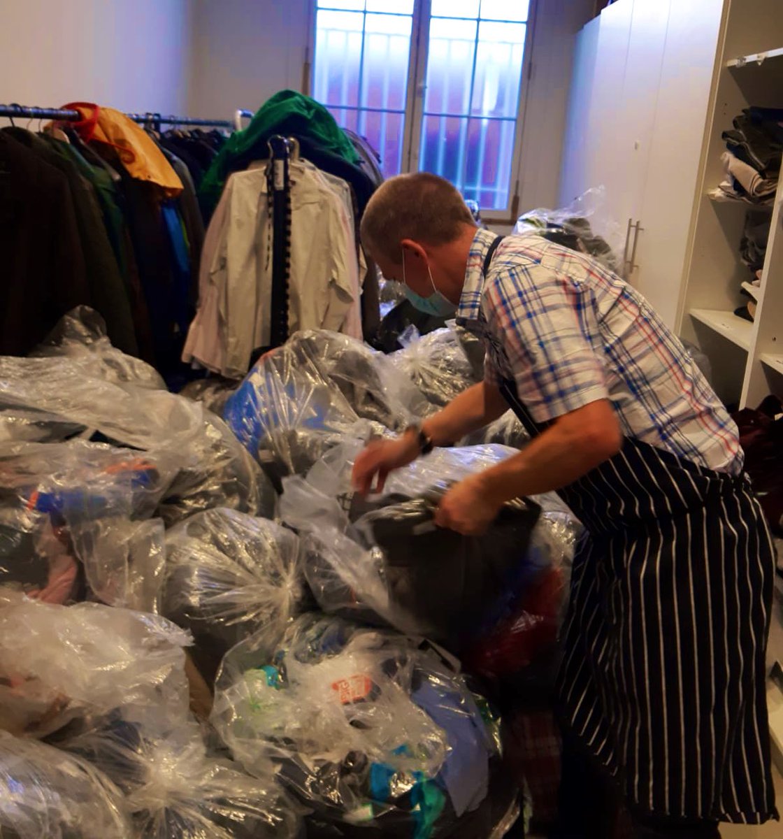 PassageCharity's tweet photo. We’ve been blown away by the generous actions of many over the past few weeks and today we’re incredibly grateful to @intugroup #frasergroup & #sportsdirect for donating 25 large bags of new, high quality clothing for the homeless people we are currently supporting #GivingTuesday https://t.co/dR1N5Umx4e