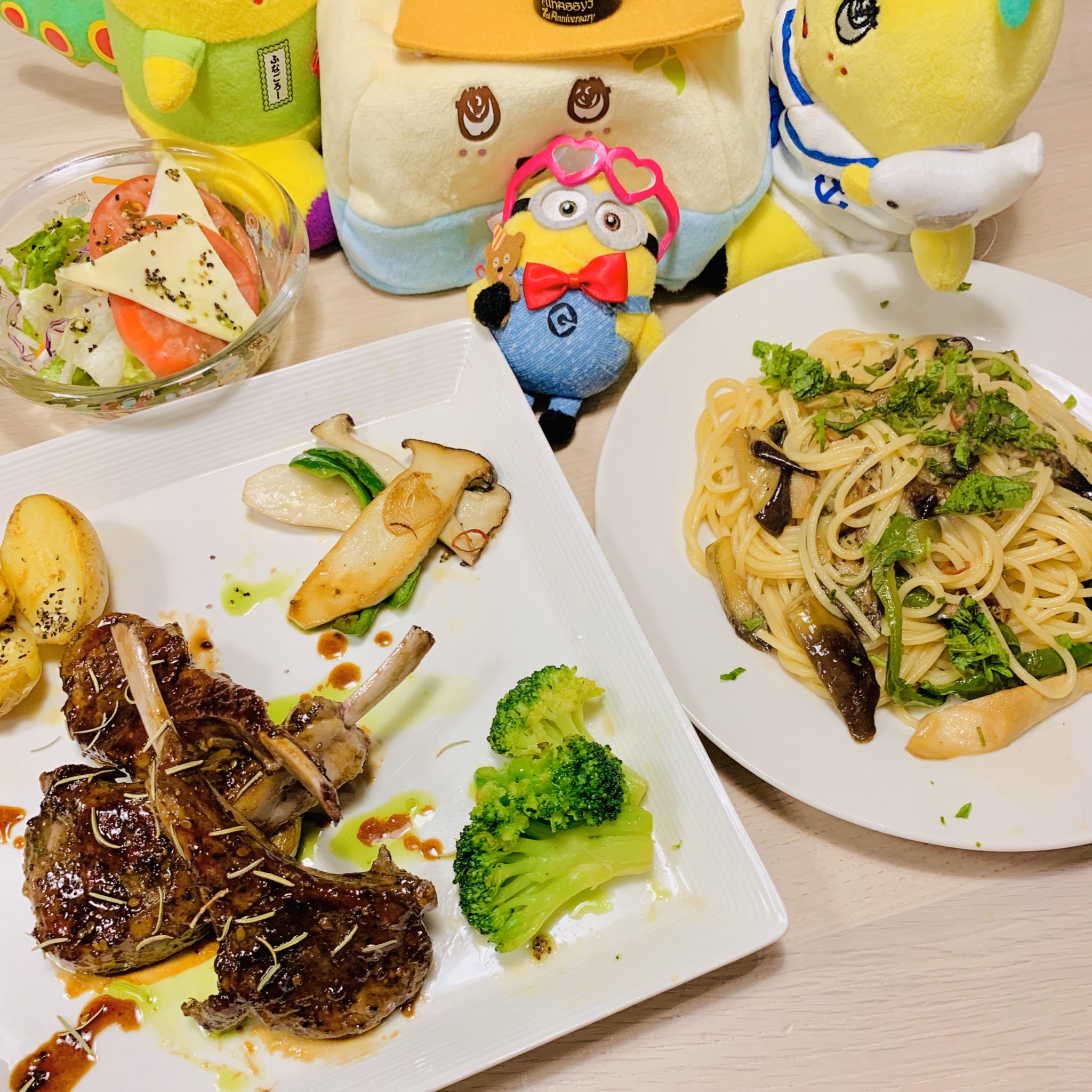 ふなっしー ざっくりふなレシピなっしー ラムチョップに付属してたハーブに小麦粉まぶしてオリーブオイルで焼き 目をつけたらワイン バルサミコ酢 焼肉たれを適当に混ぜたやつをぶっかけて蒸し焼きにするなっしー 盛り付けたらローズマリー