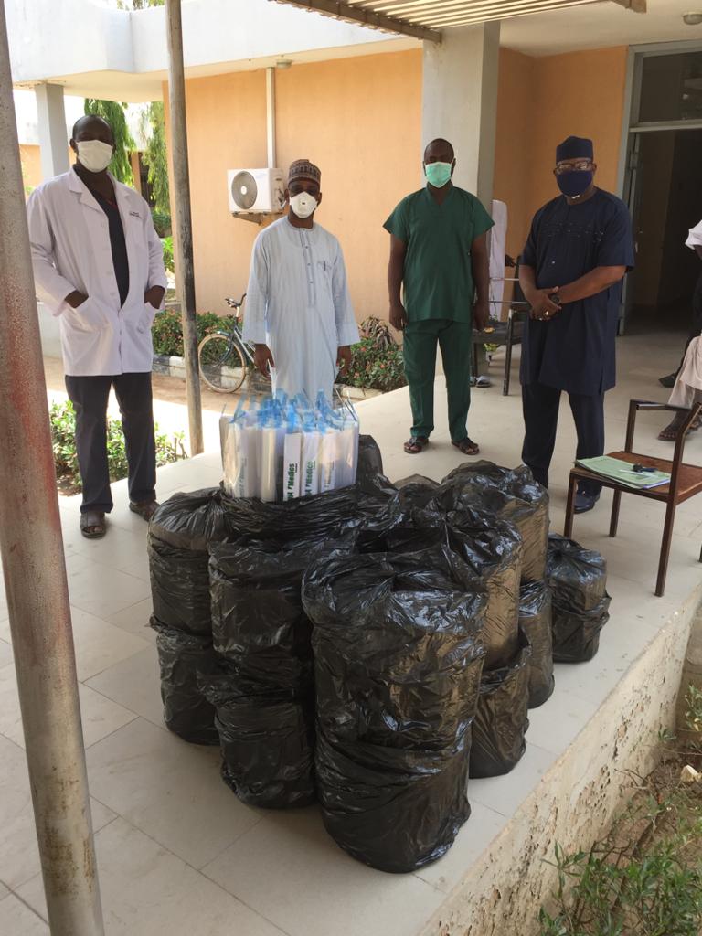 aliwazeery's tweet photo. Handing over of 1000 Face shield to Kano state through the representatives of NMA Kano (Vice chairman Usman Ali) and representative of NANNM Kano at AKTH Kano.  @CovidNigMedics sincerely appreciate all your donations. 

Together, we can achieve more!!!! https://t.co/eJBYEihX9l