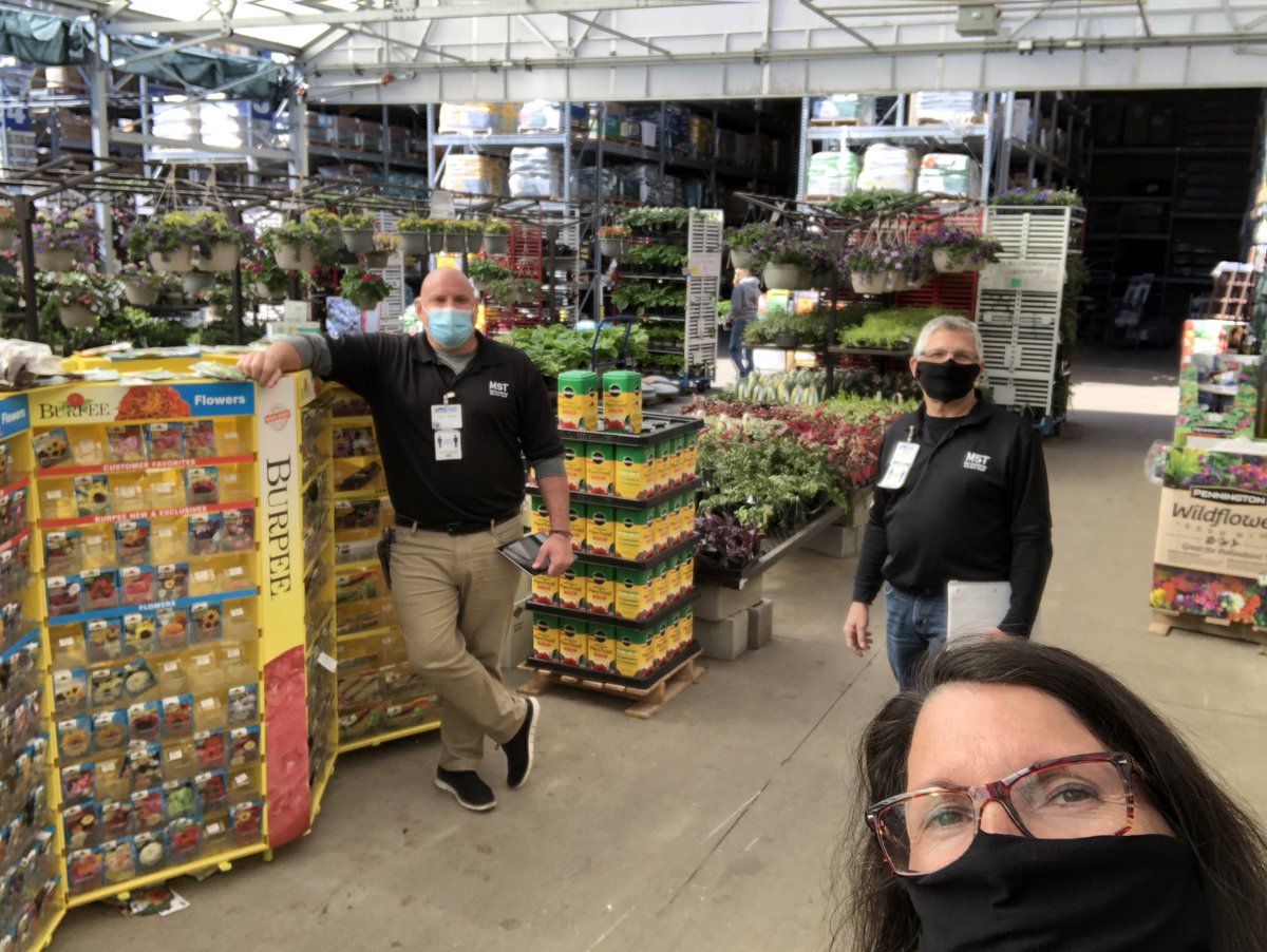 NinaBianchi1's tweet photo. Great seeing the Eatontown New Jersey  Team and meeting DM Paul.  We gave recognition to Nick MSM as well! Thanks Nick, John and Jack for all you do! https://t.co/ImFbb08Ft1