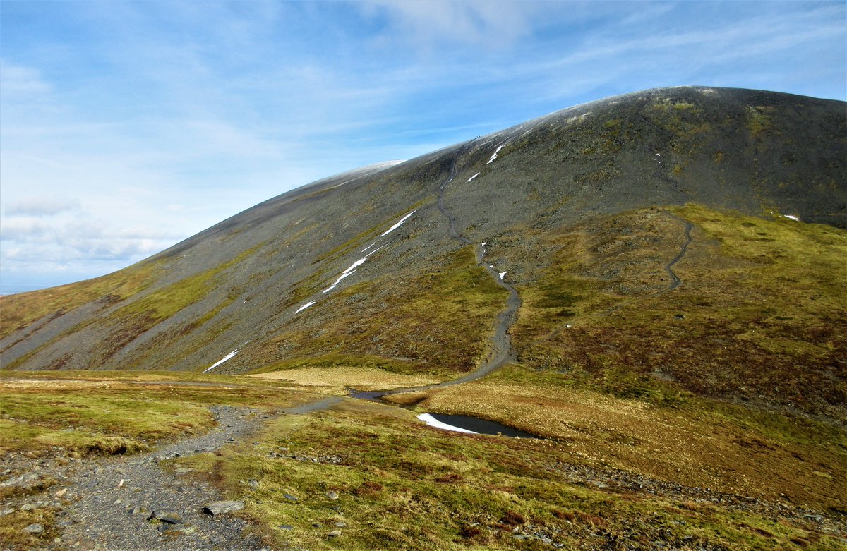 StanLeigh18's tweet photo. #Wainwrights in ascending order- 149th on the list #CarlSide #NorthernFells -2447ft approx. in Pictorial Guide [2420ft approx. in First Edition]
 #CarlSide ahead , #SkiddawLittleMan beyond
 -Summit area . #Skiddaw beyond 
- #CarlsideTarn below
- #CarlSide from #SkiddawLittleMan https://t.co/BjWQuHpNjm