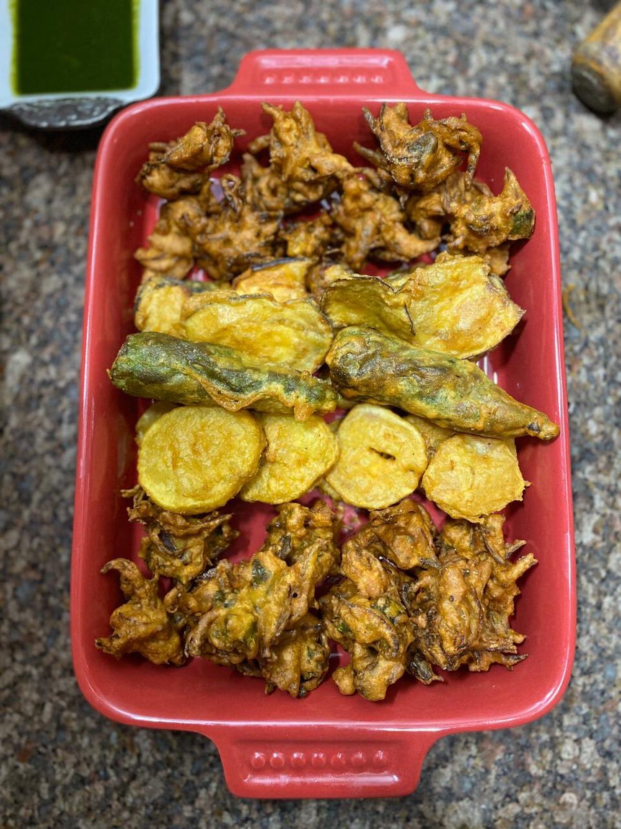 DrTahirZaidi's tweet photo. Aaj Iftaar mein #Pakodey by Yours Truly ... #Fritters kaho Monisha betey Pakoda is so middle class https://t.co/ktqzJX3EIZ