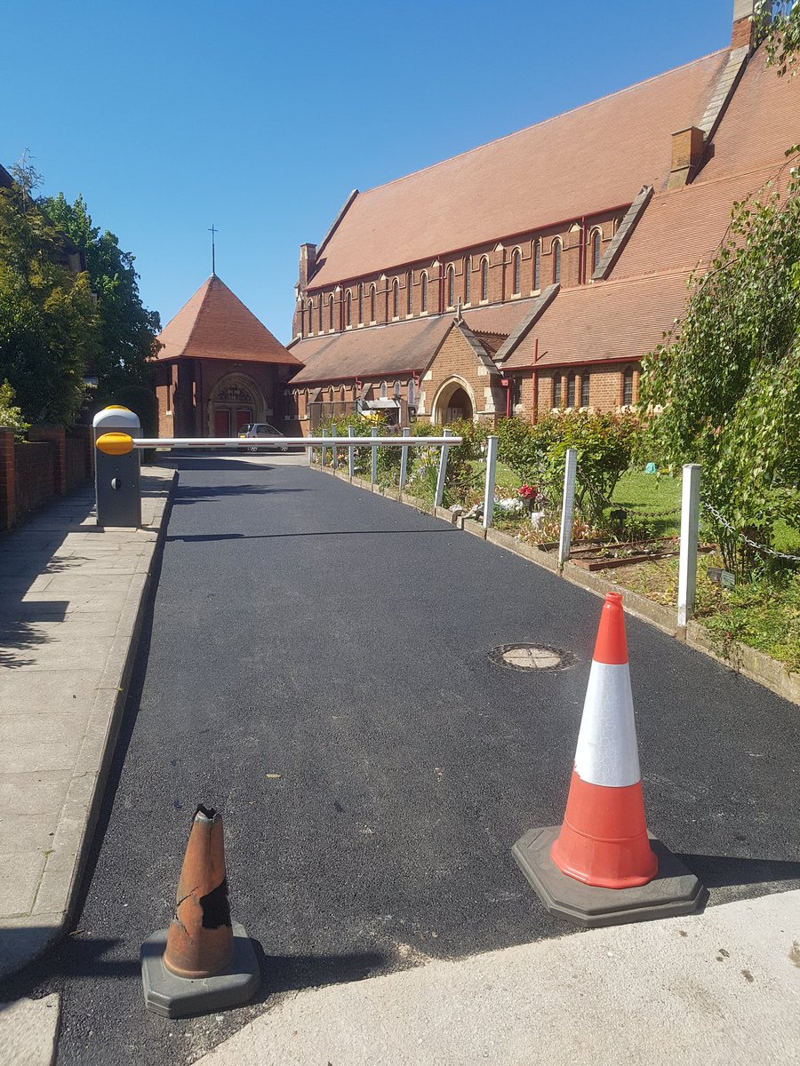 StGeorgeEnfield's tweet photo. Nice and tidy driveway. Thank you #harringtonbrothers, brilliant job! https://t.co/WiKjwQn3L3