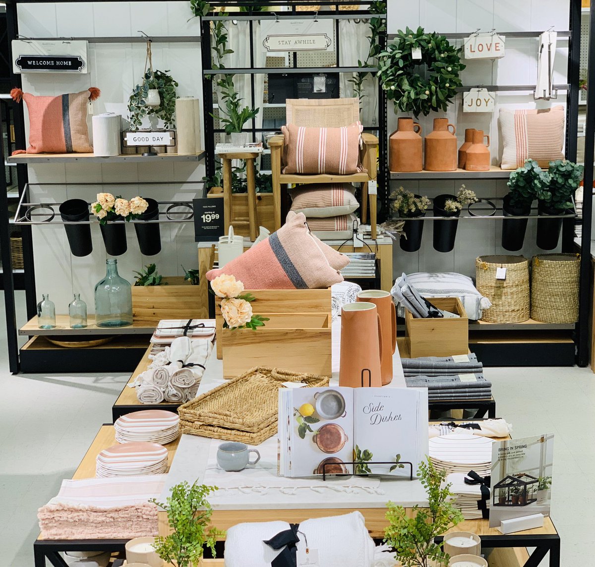 A spring refresh in Hearth in hand at #T1849. #VM #VMstyle #VMlife