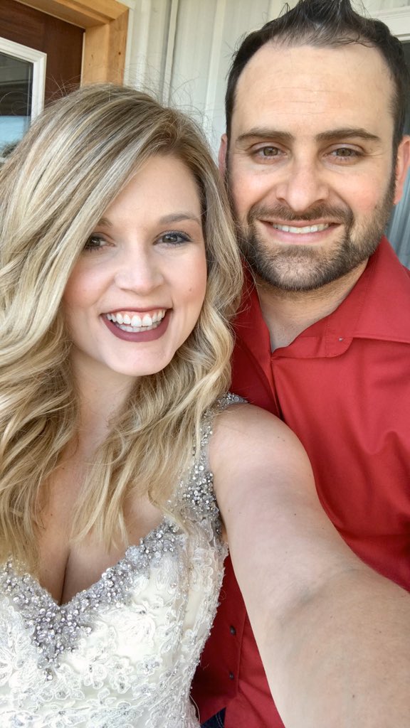 HeatherRhea01's tweet photo. FOUR YEARS LATER ... Here we are! Raising babies, working, making our house a home, loving Jesus, and doing our best to make the most of this life! ❤️🥰😍 #hedaone https://t.co/39MxPSSdYw