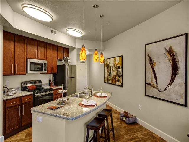 WeidnerAptHomes's tweet photo. One of the many luxury @WeidnerAptHomes communities in #Utah, meet Hills at Sandy Station. These spacious and renovated studio, one, two, and three-bedroom apartment homes offer top-notch amenities for your comfort and style. Visit our website to learn more! #SandyUT https://t.co/1aFOQITVoD