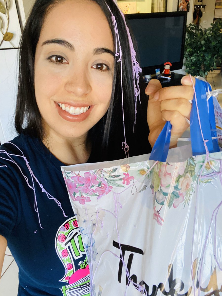 LChaparro_MRES's tweet photo. My bucket was filled with joy! Thank you admin for being always so thoughtful with your teachers ❤️ 👩‍🏫  #TeamSISD #MissionExcel https://t.co/SEvVsTOI9V
