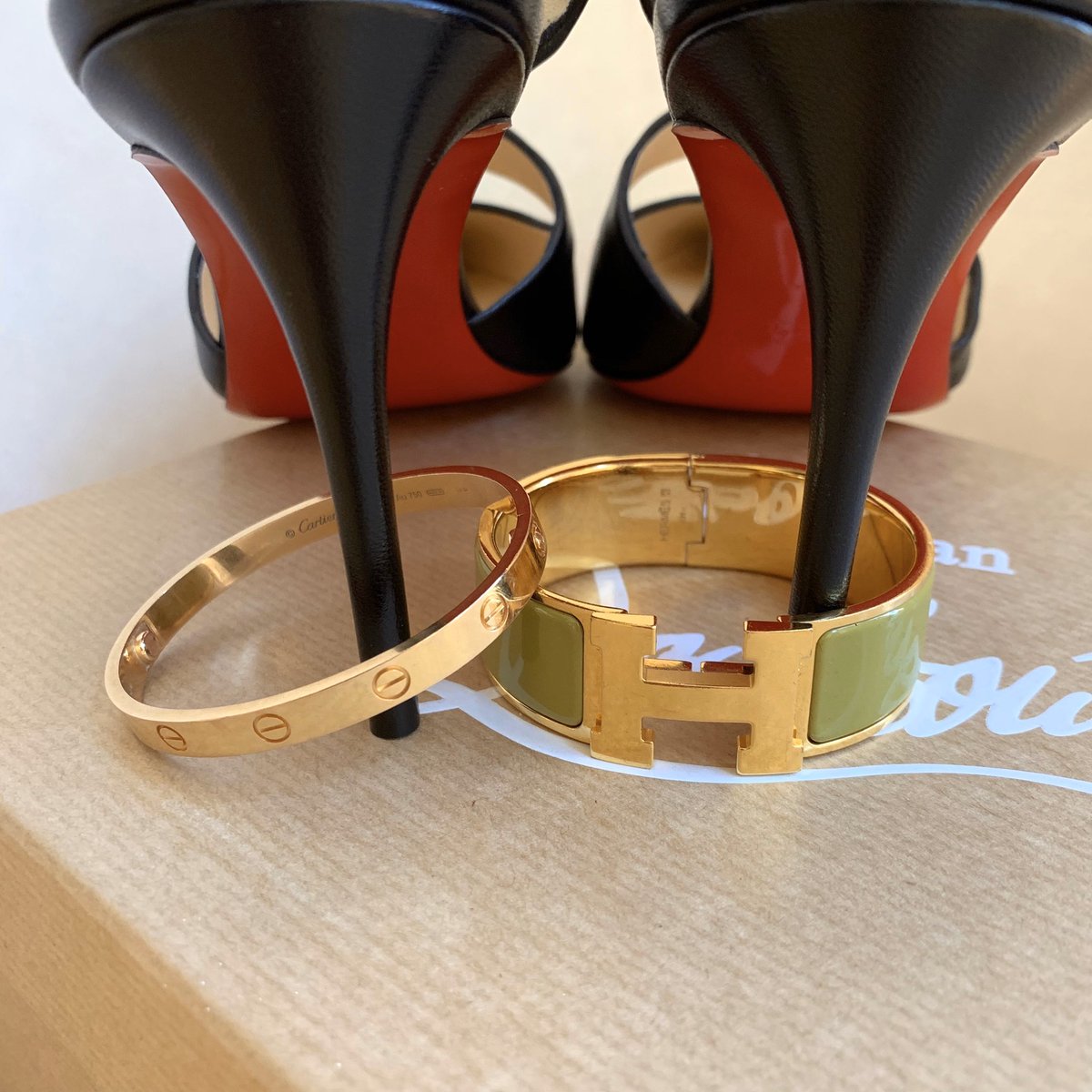 FromRunway's tweet photo. Ooh la la. Visit https://t.co/h1XRA5Cxhn to shop now.                                                                     #cartierlove #hermesclicclac #hermesbracelet #christianlouboutin #louboutin #loubs #redsoles #louboutins #christianlouboutinheels #cartierlovebracelet https://t.co/245WegN1hj