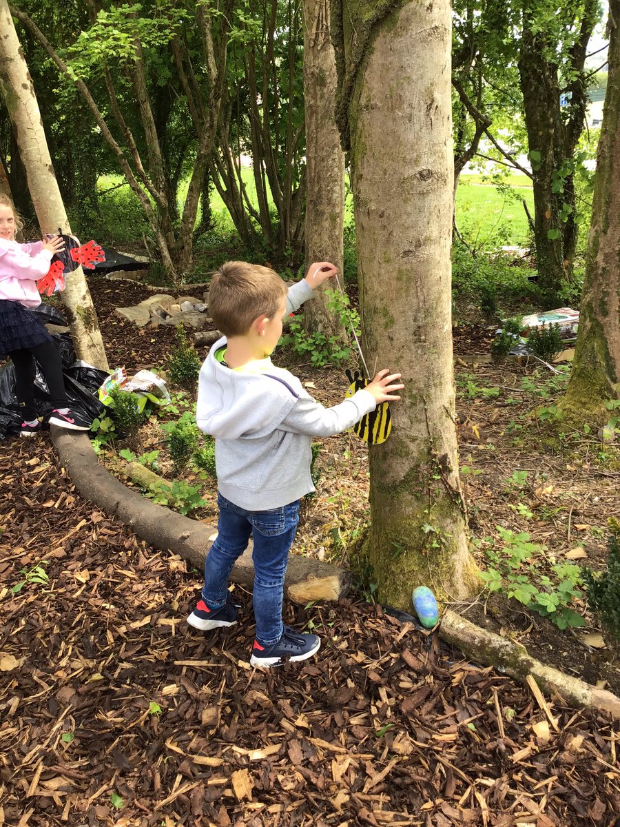 TonLowerSchool's tweet image. Creating mini beasts to brighten up our forrest #hubschool #gettingcreative