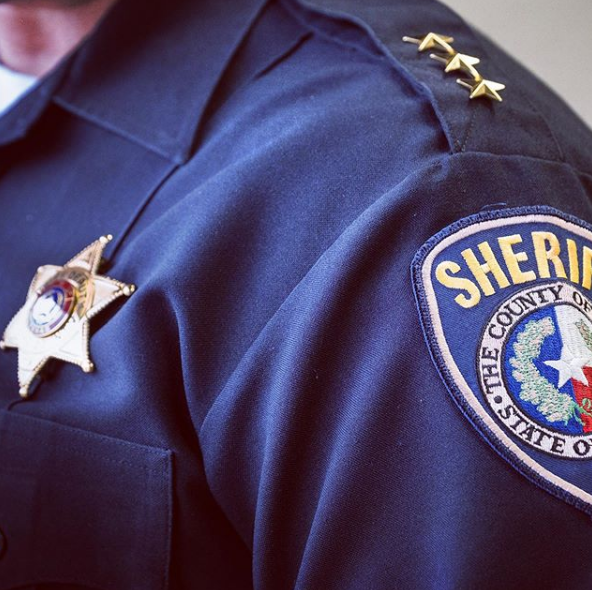 TexasCounties's tweet photo. County sheriffs, deputies and constables are on the job serving Texans, pandemic or no pandemic. Thank you!⁠

Photo by Laura Skelding Photography 

#COVID19 #TexasCountiesDeliver #TexansServingTexans https://t.co/2BJIwdHyp0