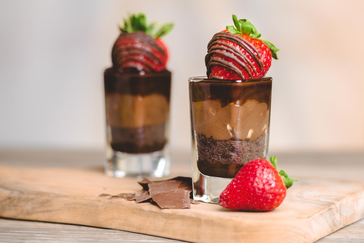 Seasons52's tweet photo. 🍫+🍓= a sweet Mother's Day exclusive https://t.co/tKhZpd06oT