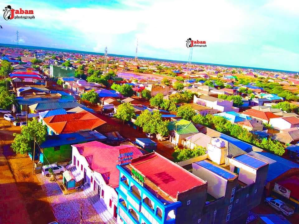 AxmedFaanto's tweet photo. I remember Buhodle of few houses, and now this green town with tarmac road all did by the locals and their diaspora with no outside funding.
The village I was born and raised became this Enviroment friendly and strategically planned city. #proud #LocalSolutionstoLocalProblems https://t.co/HqiZ1fubF6