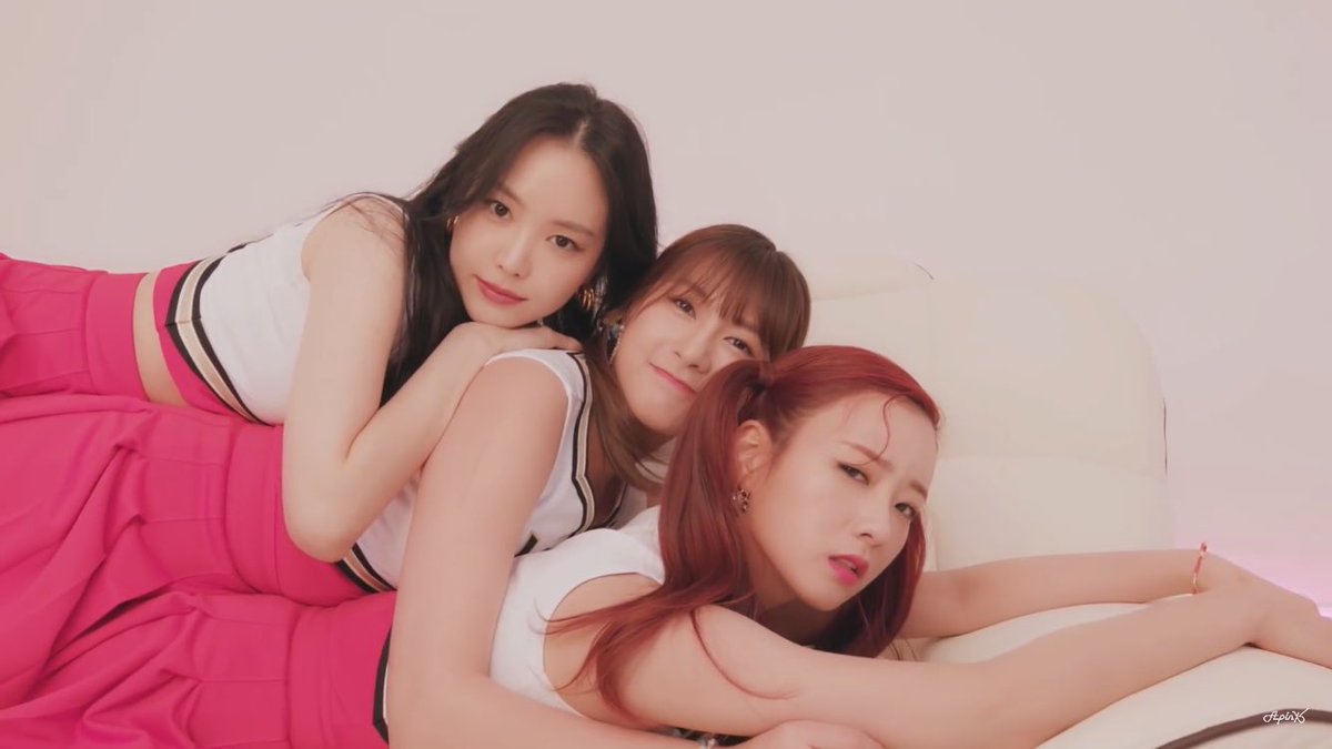 Apink43683194's tweet photo. 課題多すぎて死にそうなんだが��のYOS見たら全部忘れられる ))ﾒｯﾁｬｶﾜｲｲ
あと最近地震多すぎて怖い😱
予言とか全部信じるタイプなの私、、ほんとやめて怖いから😭
まぁいつ地震きても良いように準備しとかなきゃね、、、 https://t.co/ONa959OaAY