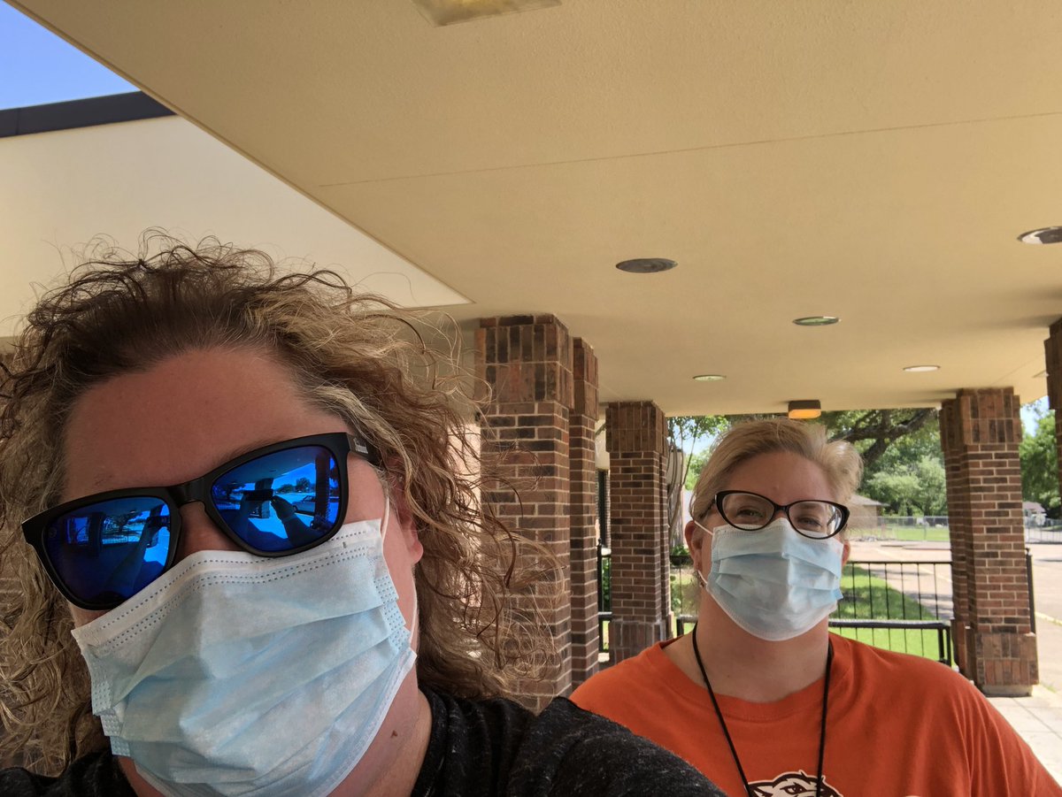 nursetmorris's tweet photo. Handing out medications for @Coyle_Cougars, #SocialDistancing and enjoying the beautiful weather @GISDhealth #GISDAlwaysConnected https://t.co/Wb9gwgFW0Z