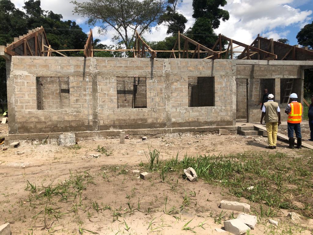 papakin10's tweet photo. Construction des entrepôts, hangards pour les machines de transformations, bacs de rouissage,  airs de séchage dans le Kwilu. https://t.co/v9meEi5RL0