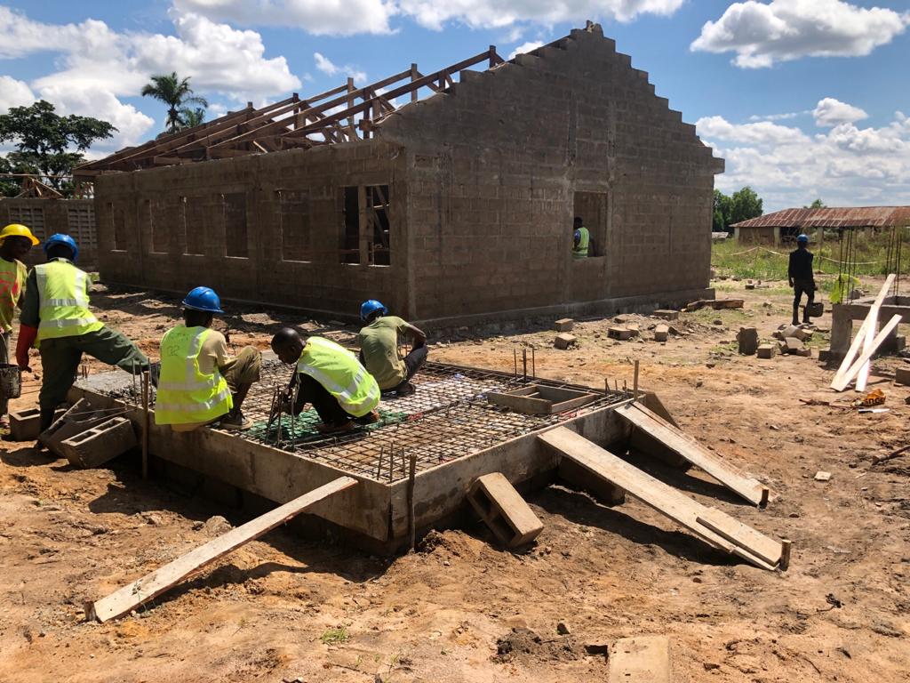 papakin10's tweet photo. Construction des entrepôts, hangards pour les machines de transformations, bacs de rouissage,  airs de séchage dans le Kwilu. https://t.co/v9meEi5RL0