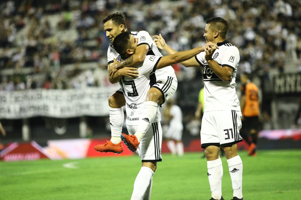 OlimpiaMedia's tweet photo. 07 de mayo, 2019 | Fecha 20.
@elClubOlimpia (4-1) General Díaz.
#La43 llegaba a #ParaUno y #Olimpia le ganaba con autoridad a las Águilas. 🤜
⚽️⚽️ @jorgeortega309.
⚽️ @candiawillian.
⚽️ Hugo Fernández.
¡El tricampeón llegaba a 50 puntos! 🔝
#SuperTRIC4MP3ONES 🌟 https://t.co/C55yWt3f2P