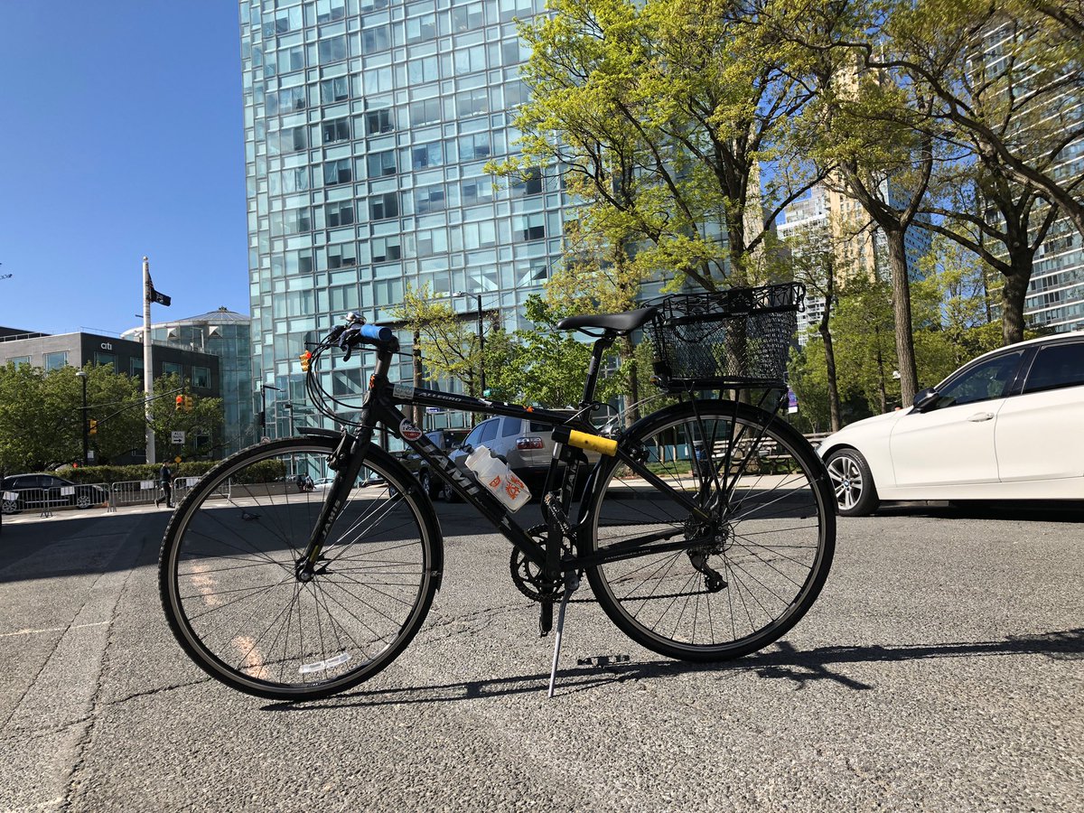 LAShepard221's tweet photo. Stopping by the #OpenStreet on a sunny day! #CourtSquareWest #LIC https://t.co/pywVpJ6T9h