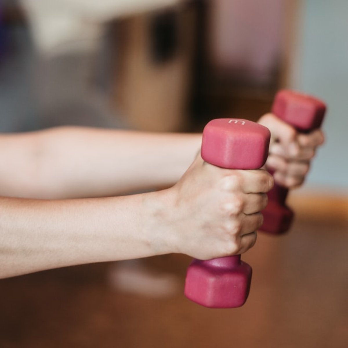 sherocksoc's tweet photo. Punching with small hand weights can be a great way to stay fit and tone the upper body. https://t.co/kHR64dJj1X