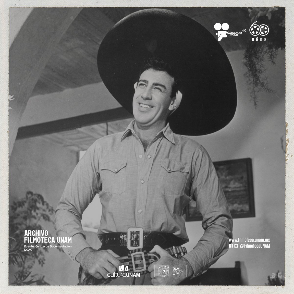 ArchivoFilmotecaUNAM Un día como hoy de 2009 murió Manuel Capetillo. El  torero, cantante y actor mexicano incursionó en la actuación en 1954 en la  cinta 'Contigo a la distancia'.