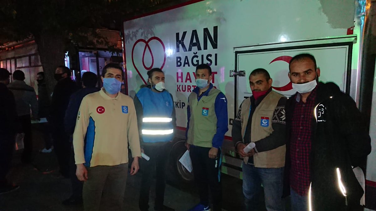 Şimdi kan bağışı zamanı, diyerek iftar sonrası beşir dernegi keçiören gönüllüleri olarak bir araya gelip bu kutlu hizmette sıramızı aldık.. Kan bağışlayarak kizilayimiza destek olma zamanı..🇹🇷 <a href="/Besirdernegi/">Beşir Derneği</a> <a href="/FatihSariyarTR/">Fatih SARIYAR</a> <a href="/IrfanCerci/">İrfan ÇERÇİ</a>