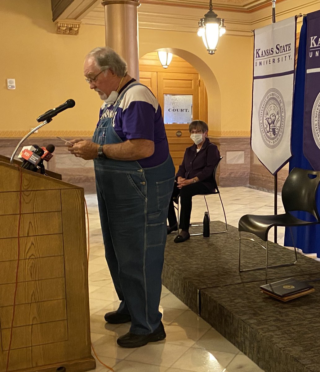 GovLauraKelly's tweet photo. This afternoon I had the pleasure of joining @KState President Richard Myers to confer a bachelor's degree upon Dennis Ruhnke of Troy, Kansas. Dennis recently sent a letter to @NYGovCuomo with an N-95 mask to give to a nurse or doctor in New York. (1/2) https://t.co/jHfDtUtxSQ