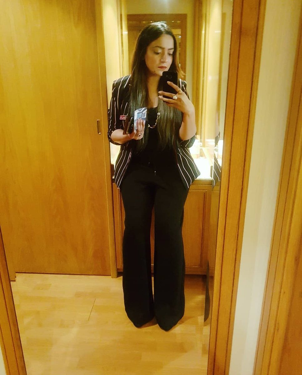 UroojTKhan's tweet photo. Post Show Around 📸📲[only a hotelier would understand 😂😜]

#throw🔙 #IHGDays🇦🇪 #IHGWAYOFSALES🇦🇪 #hotelierDiaries🇦🇪 #hospitalityRoutines #missWork #IsolationStruck #49Days🤯 #UroojTKhan 🤞💫 https://t.co/dV2bLGxqUK