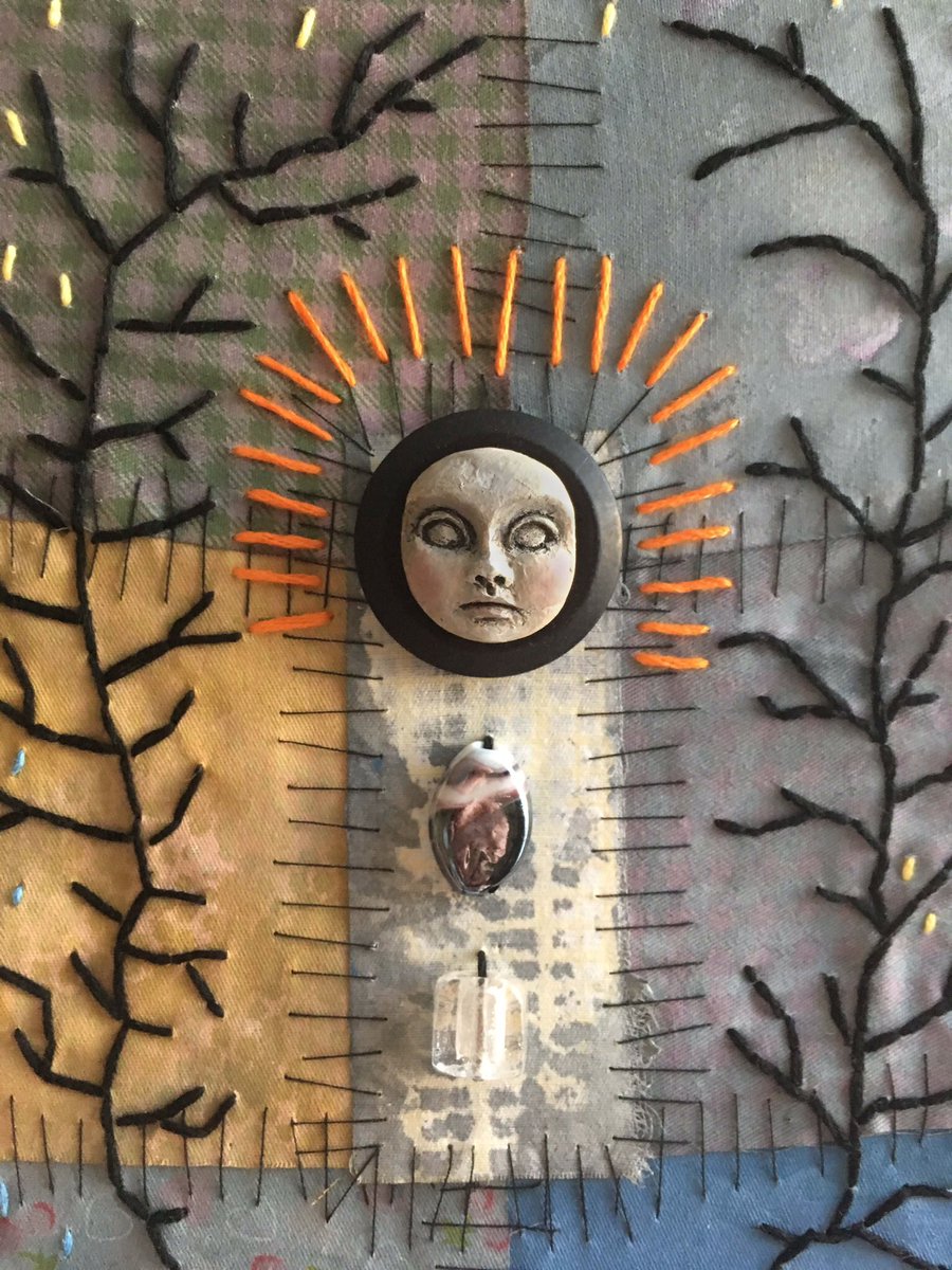 JoannaHartist's tweet photo. Recent faces and embroidery.
..
#polymerclayart #stitching #handsculptedart #mixedmediacollage #textilecollage #embroiderycollage #outsiderart #folkart #dollfaces #spiritdolls #clayfaces https://t.co/4873zGsIZO