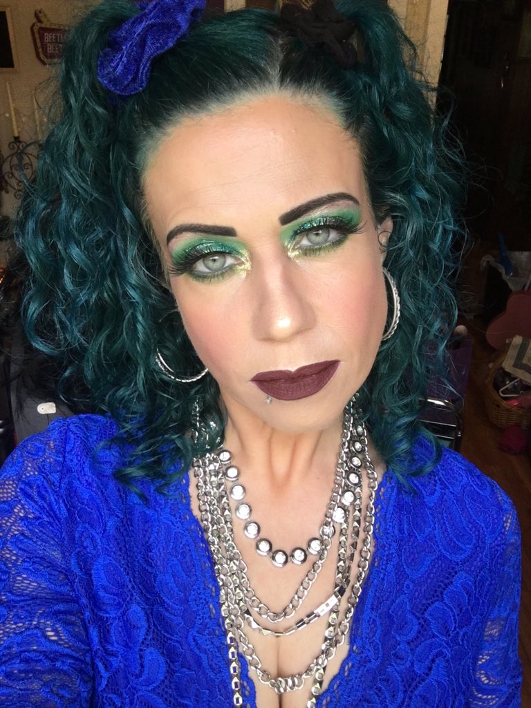 ShannonsCreati1's tweet photo. New Video ! Crazy, Funky, Wild Makeup 💄 Lets do something different since we are all stuck at home ! https://t.co/ZmYsZpWt8O. @ShannonsCreati1 @amazon #beautyblogger #makeup @ultabeauty @Sephora #youtubechannel #youtubevideos #Instagram #TikTok #facemask https://t.co/6z9b2MMsHD