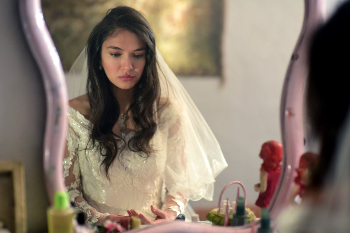pastelfilm's tweet photo. Her insanın aynalara göstermediği bir yüzü ve kimseye söylemediği bir hüznü vardır.

@FOXTurkiye @zumruduankafox @CerenyilmazY https://t.co/qcyc5vViIt