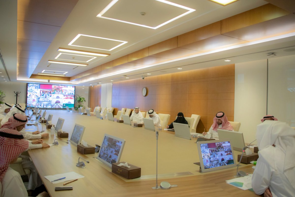 moe_gov_sa's tweet photo. #وزير_التعليم يبحث مع مديري التعليم سير العملية التعليمية والاستعداد المبكر للعام الدراسي المقبل ومسارات الثانوية.. ويشكر المعلمين والمعلمات على جهوده�� المخلصة في عمليات التقويم عن بُعد
https://t.co/4SlzBkCz8x https://t.co/ciHuRTxIGU