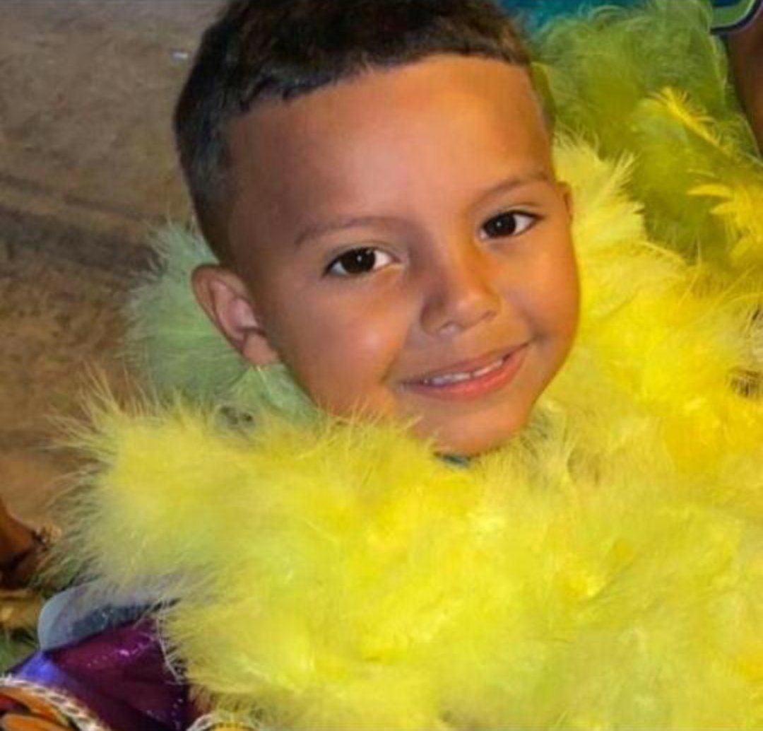 Milarocha_ode's tweet photo. Que Deus conforte toda a família ! Que tristeza 😢😢😢 #lutoRyan 😢😢😢😢😢😢 https://t.co/V8Szw5dpWV