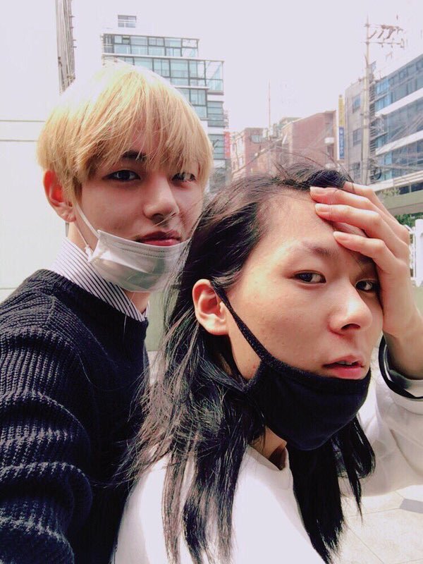 Remember when we thought Taehyung was with a girl but it turn out to be the member of LIMITLESS Jang Moonbok whom He met in the bathroom during high school & they're still good friends