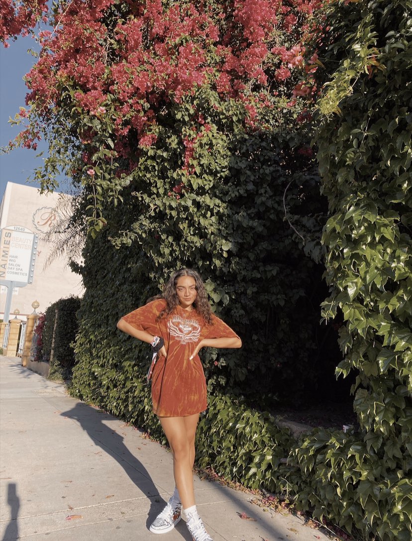 lilpapivoni's tweet photo. atleast the sun still likes me :/ https://t.co/vgRyLaJKMH
