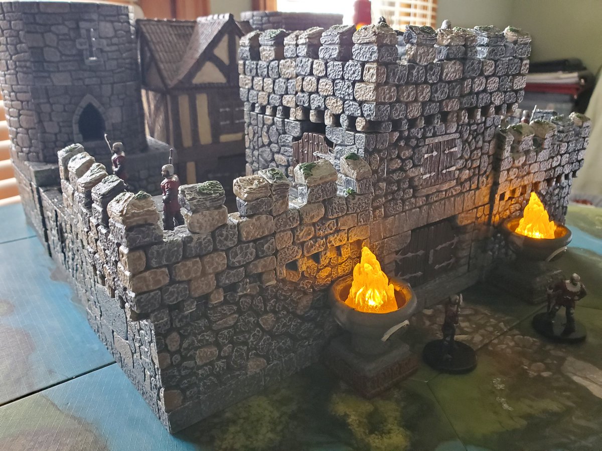 FortuitousBob's tweet photo. Fingers crossed.
I don't own any castle pieces proper (save for those crenelations I got from a used place), so it's all built from a few small towers and all City Builder parts.
Hopefully this fort will find itself with a proper Gatehouse after this.
#WinDF #dwarvenforge https://t.co/c8jzrtsi4n