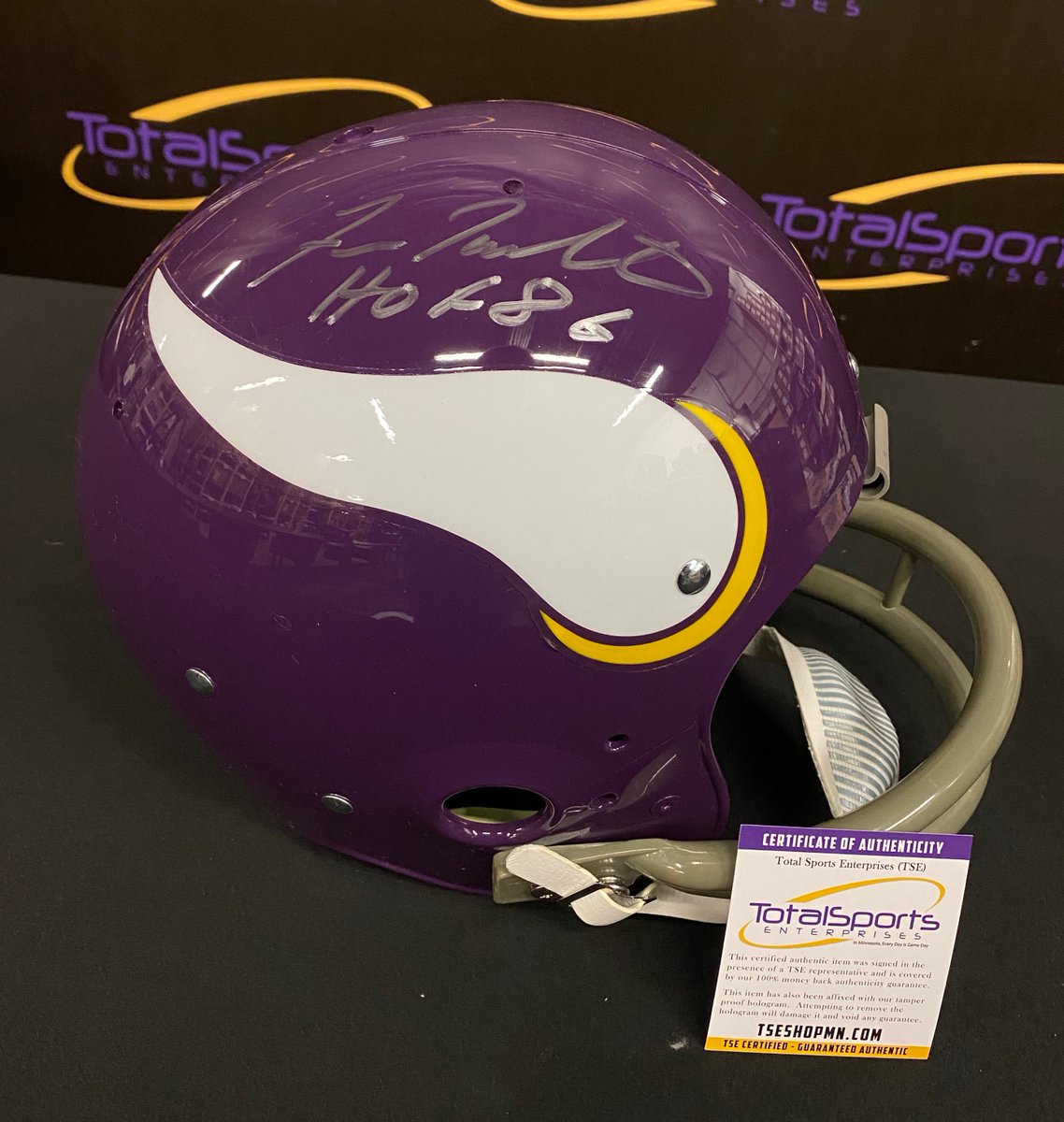 EIMinnesota's tweet image. Do you want to win this full size replica helmet autographed by Fran Tarkenton?

All you have to do for a chance to win is:

1.) Retweet this tweet
2.) Follow us

We'll pick a winner on Friday 5/8!

Good luck!