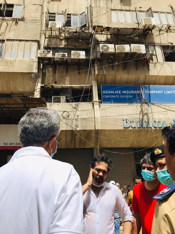 wasimakhtar1955's tweet photo. #Visited #IIChundrigarRoad, near State Bank of Pakistan Head Office, to monitor the operation of extinguishing the fire at the #BusinessCenterBuilding. https://t.co/HtnpMIeOuF
