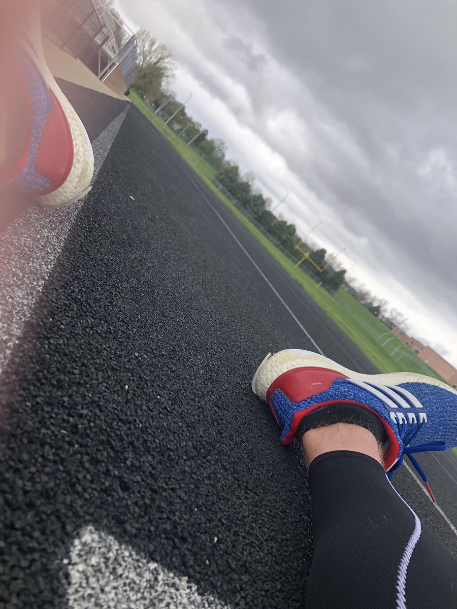 kadej72_'s tweet photo. Even when it’s windy and raining we’re still at it #runningatgu https://t.co/IYRydtN1Aj