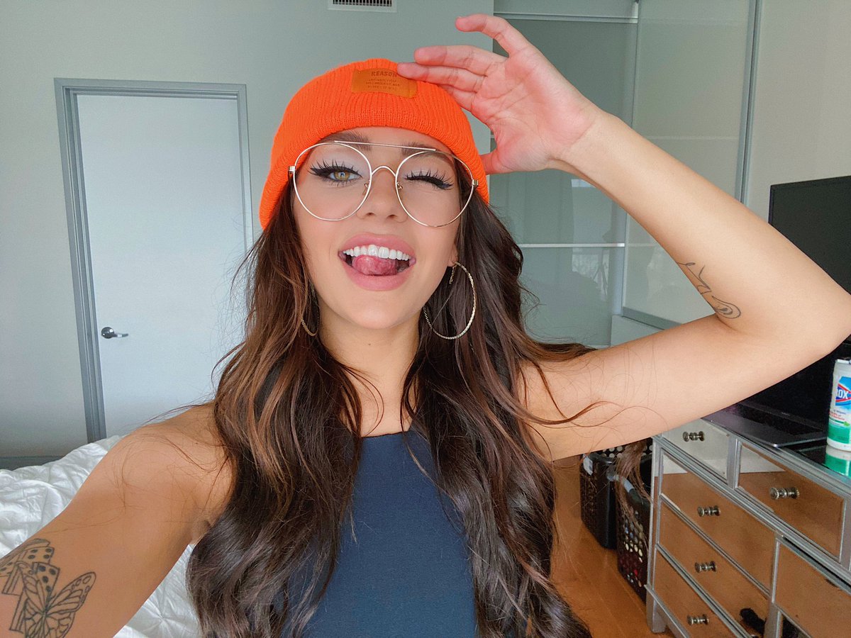 AndreaRussett's tweet image. what’s UP twitter