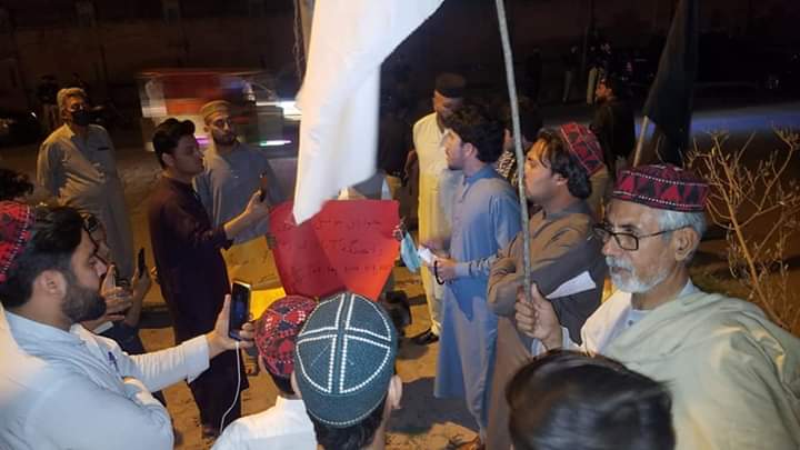 Ptm Mardan Protest Against The Killing Of #ArifWazir

#PTMWorldWideProtests 
#StateKilledArifWazir