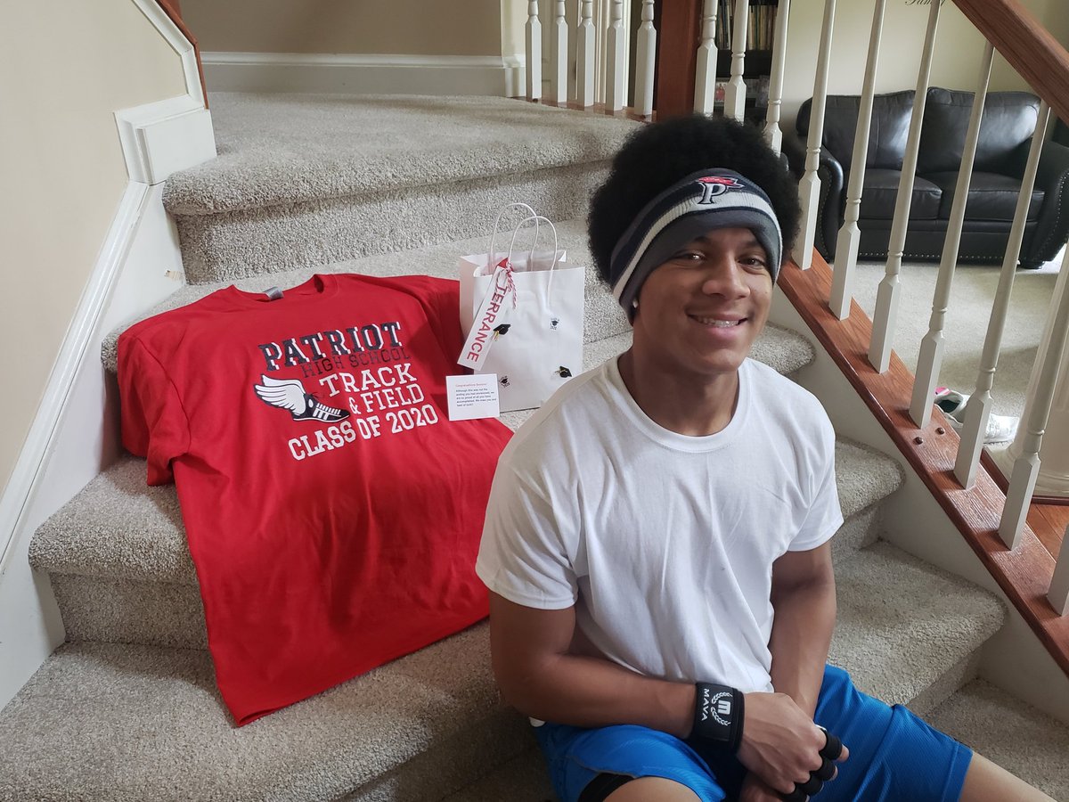 prgtdg1's tweet photo. @PatriotPioneers Big thanks to His Track Coachs &
****Coach Hawk. For driving by and dropping off his Senior Gift.
#PHSRocks #CoachHawk #trackfield
A YEAR TO REMEMBER! https://t.co/wmQG63hceT