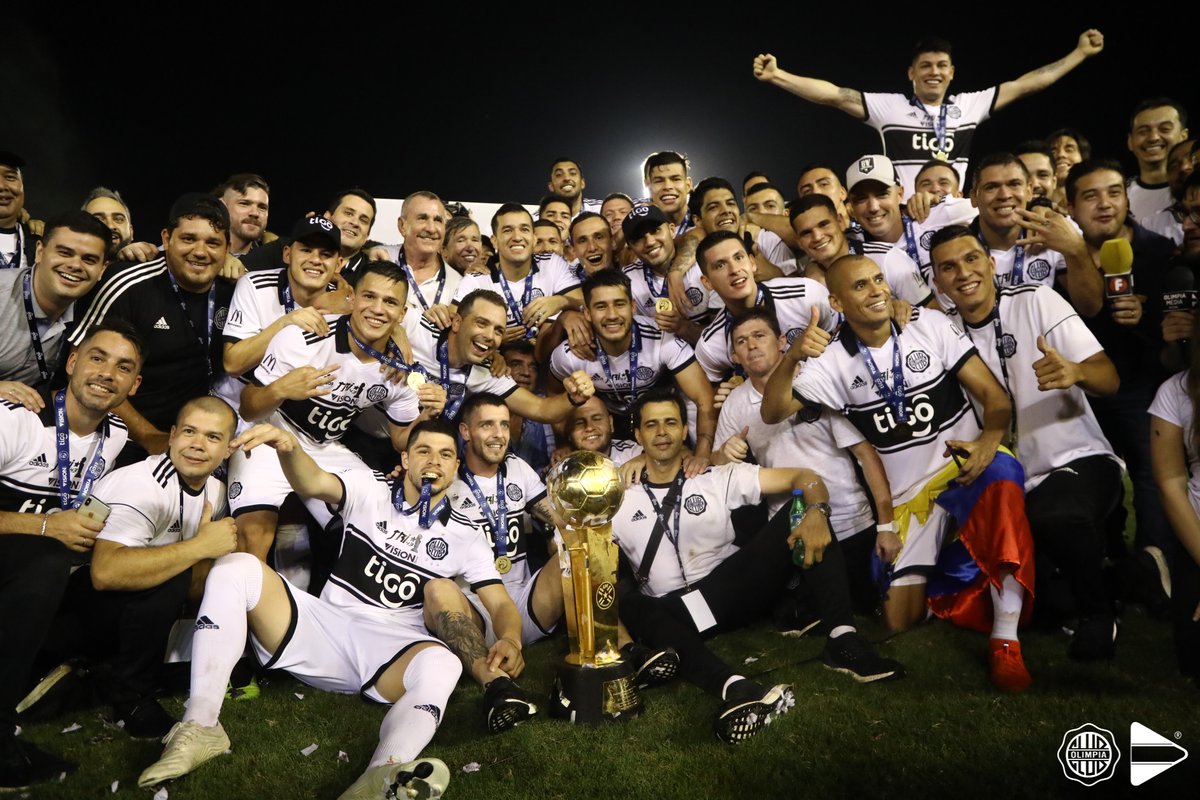 OlimpiaMedia's tweet photo. Con el campeonato en el bolsillo, el gran objetivo pasaba a ser el siguiente:
- Convertirse en el cuarto equipo (en la historia del club) en concluir el año sin derrotas.
Restaban 3 fechas, faltaban 3 finales...
#SuperTRIC4MP3ONES 🌟 https://t.co/Cnic20eTgZ