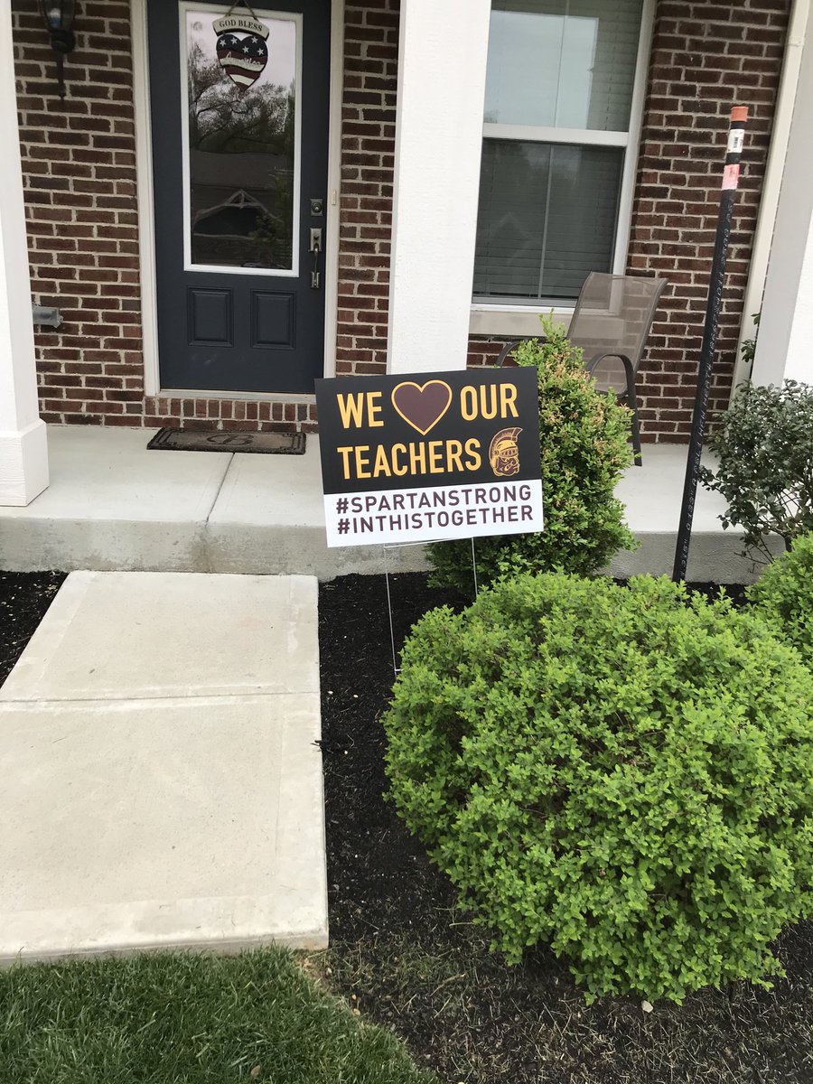 ewalk97's tweet photo. Special delivery from ⁦@THSSpartan⁩ during teacher appreciation week. Thank you for the lunch delivery and supporting us every day! #SpartanStrong #blessed https://t.co/SG2CMJlTBw