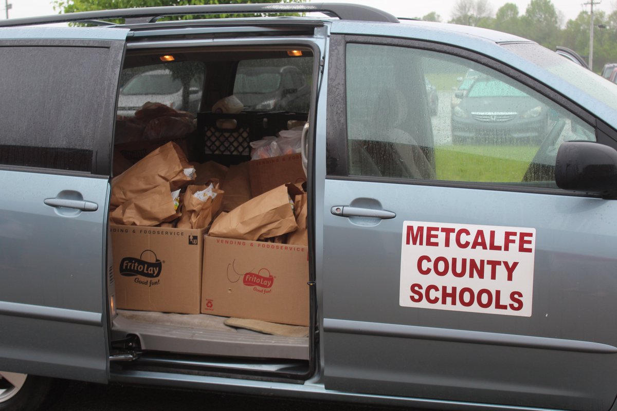 MetcalfeSchools's tweet photo. 🚌Food Delivery Day🚌
It's food delivery day for students in Metcalfe County... even in the rain! A BIG THANKS to everyone who helps us pack and deliver more than 17,000 breakfasts and lunches to our children. #TogetherMetcalfe #TeamKentucky #MetcalfeHornetsEver #LLOTL https://t.co/zMRXR1savG
