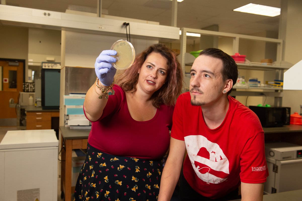SIUE's tweet photo. #ThankATeacher who has played an important role in your life! #SIUE https://t.co/hmwy49qJBn