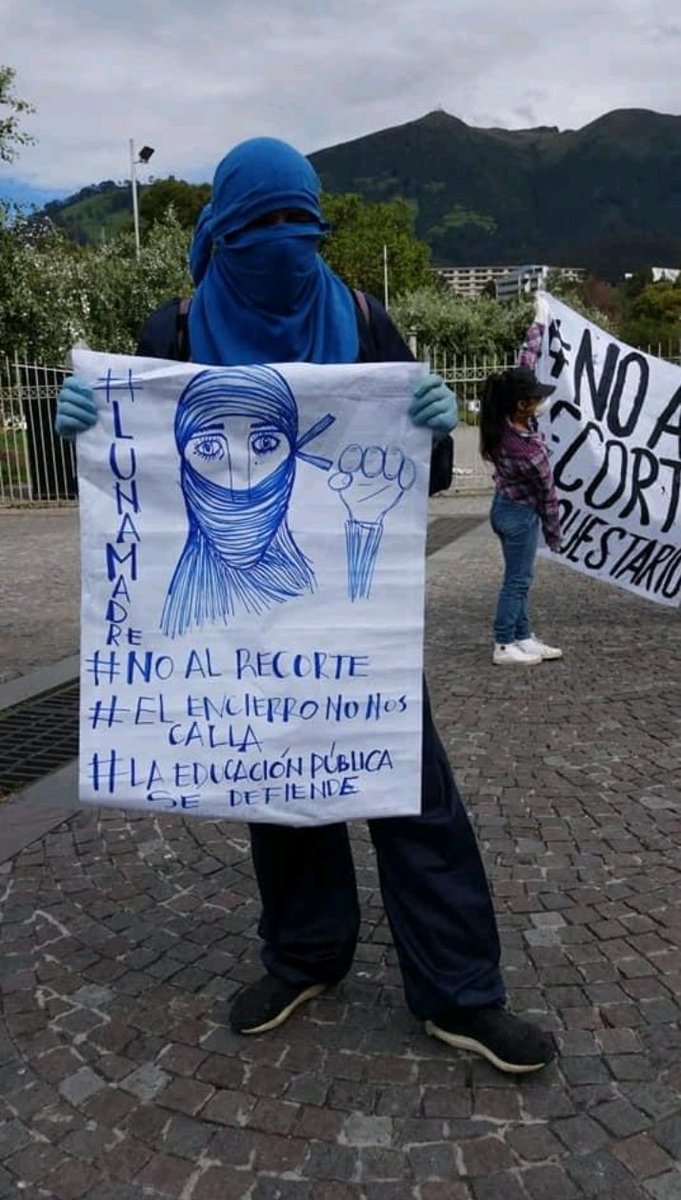 _mishe23's tweet photo. Todxs fuimos, somos estudiantes, tenemos amigos, familiares estudiantes, esto nos perjudica a todos, la salud y la educación pública no se negocia.
#QuelaUnopaguelaCRISIS 
#NoAlRecorteUniversitario 
#NoAlRecortePresupuestario https://t.co/K3MPpBLpff