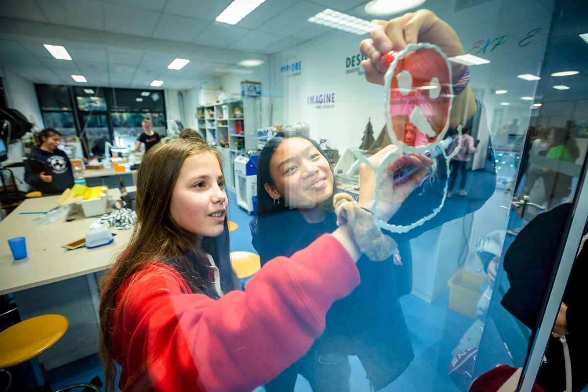 "...Distance Learning has allowed our parents to experience what glass walls on campus had already given the faculty-a daily window into what teaching and learning is like at ISB..." Leigh Heglund, HS Assistant Head
Read the full post here: tht.ly/FrNg
#ThisisISB