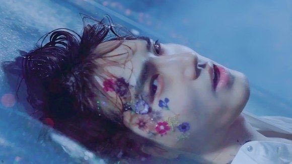MiEXOL9's tweet photo. Blue is my new favorite color https://t.co/hvugcZca5W