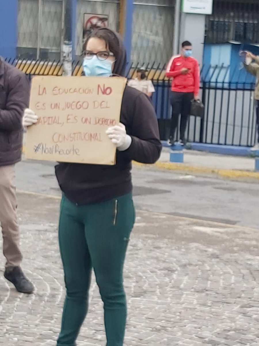 Natali_Angulo_M's tweet photo. Presentes!
Adelante, adelante universidad.
#QuelaUnopaguelaCRISIS 
#UniversidadPublica 
#plantonPorLaU https://t.co/YaUfyF6Cwg